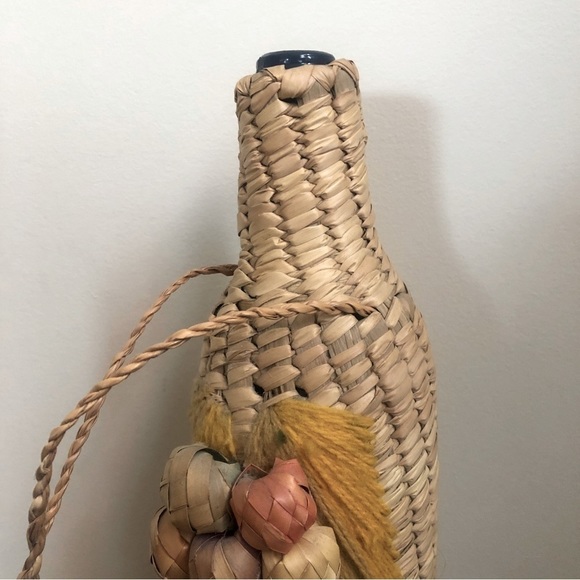 VINTAGE wicker/rattan wine bottle holder - Picture 2 of 10